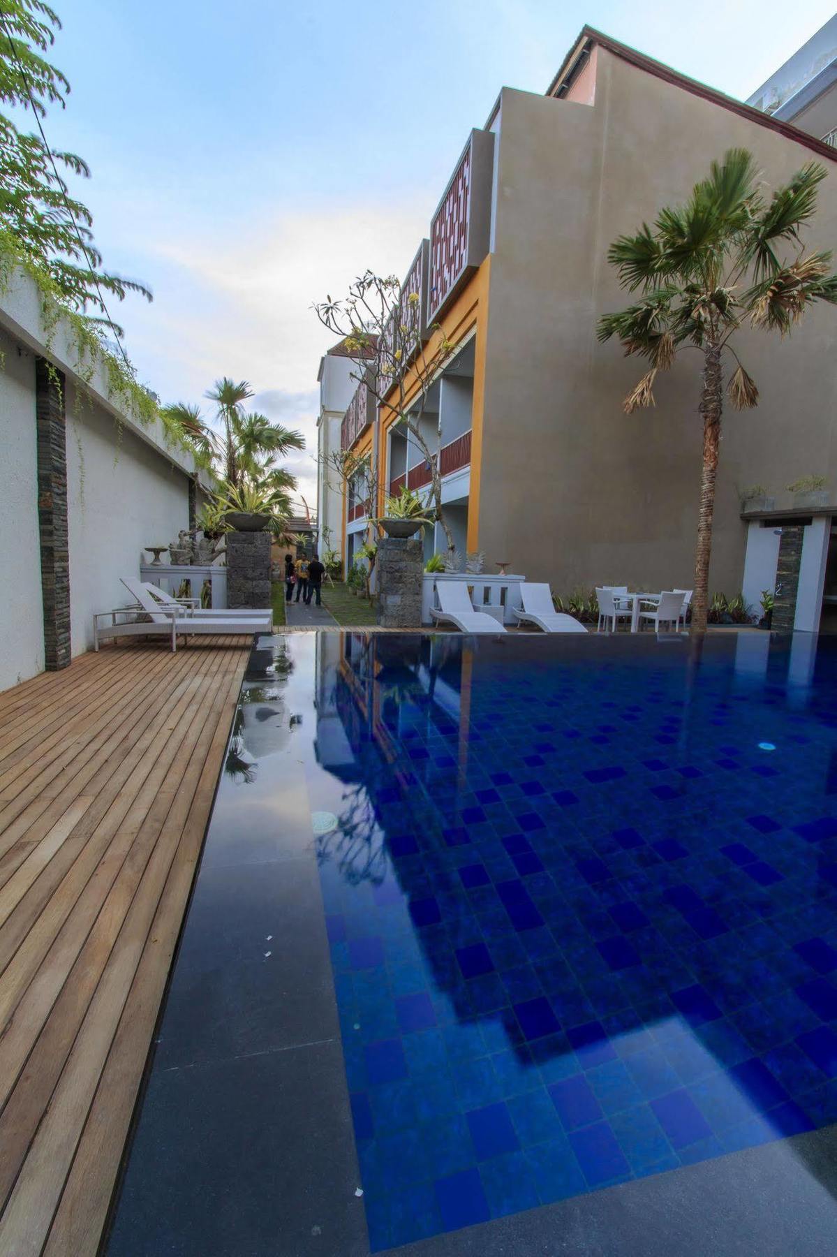 Transera Kamini Legian Hotel Eksteriør bilde